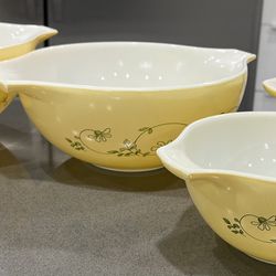 Vintage set of four PYREX Shenandoah Cinderella mixing bowls in yellow.