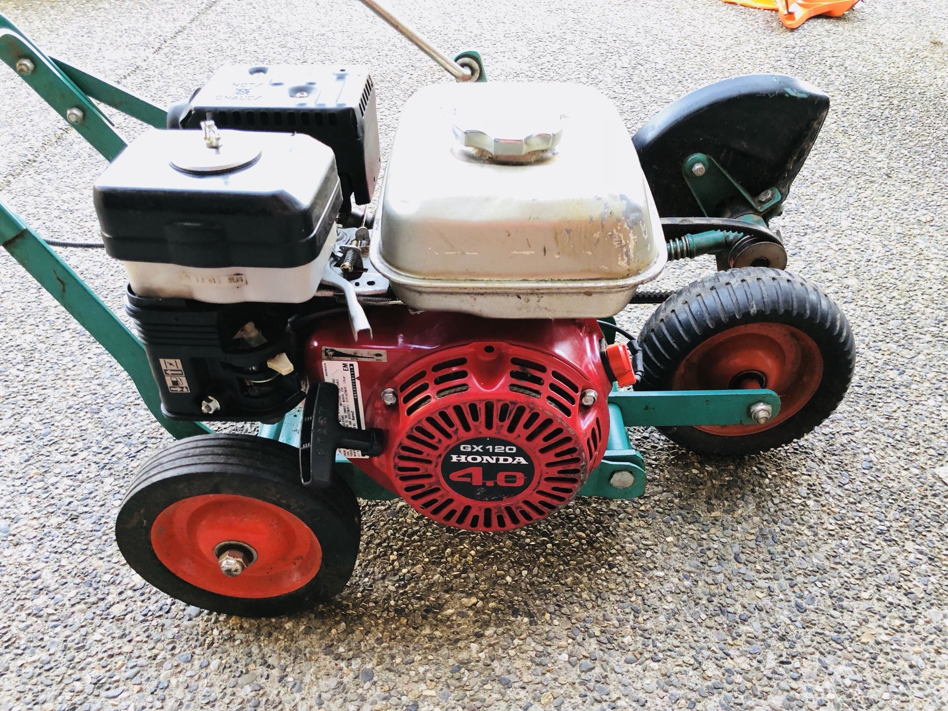 Power trim edger Honda engine 4hp model 308H for Sale in SeaTac, WA