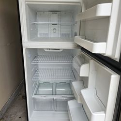 Black Insigna Refrigerator 