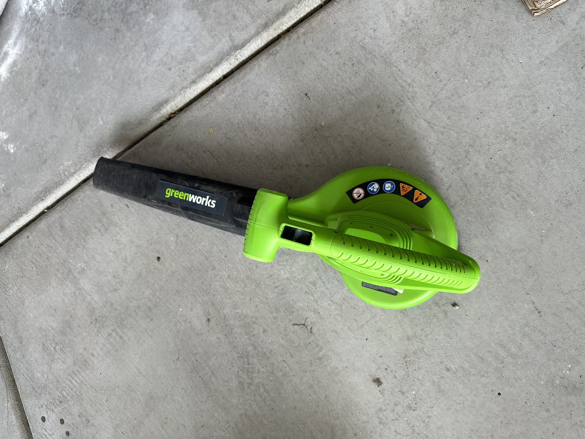 Green works Electric Leaf Blower - Pending pick Up