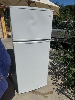 Kenmore Fridge / Refrigerator Apartment Size