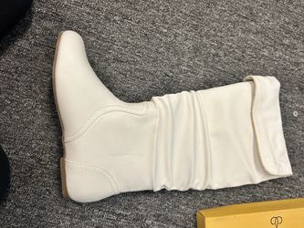 Women boots/ heels/ shoes