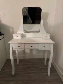 Small Vanity With Mirror
