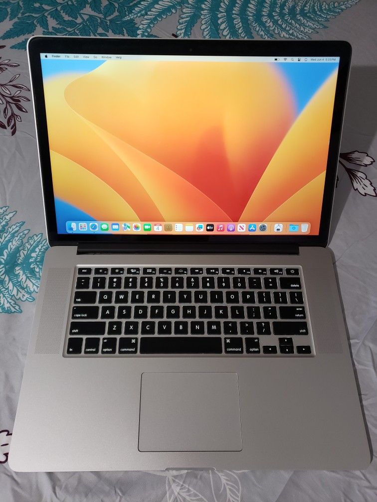 2015 15"inch Intel Core i7 Retina MacBook Pro, 1.2TB SSD. RUNSπββοΈVERY FAST AND SMOOTH. latest macOS Sequoia. NICE AND CLEAN.