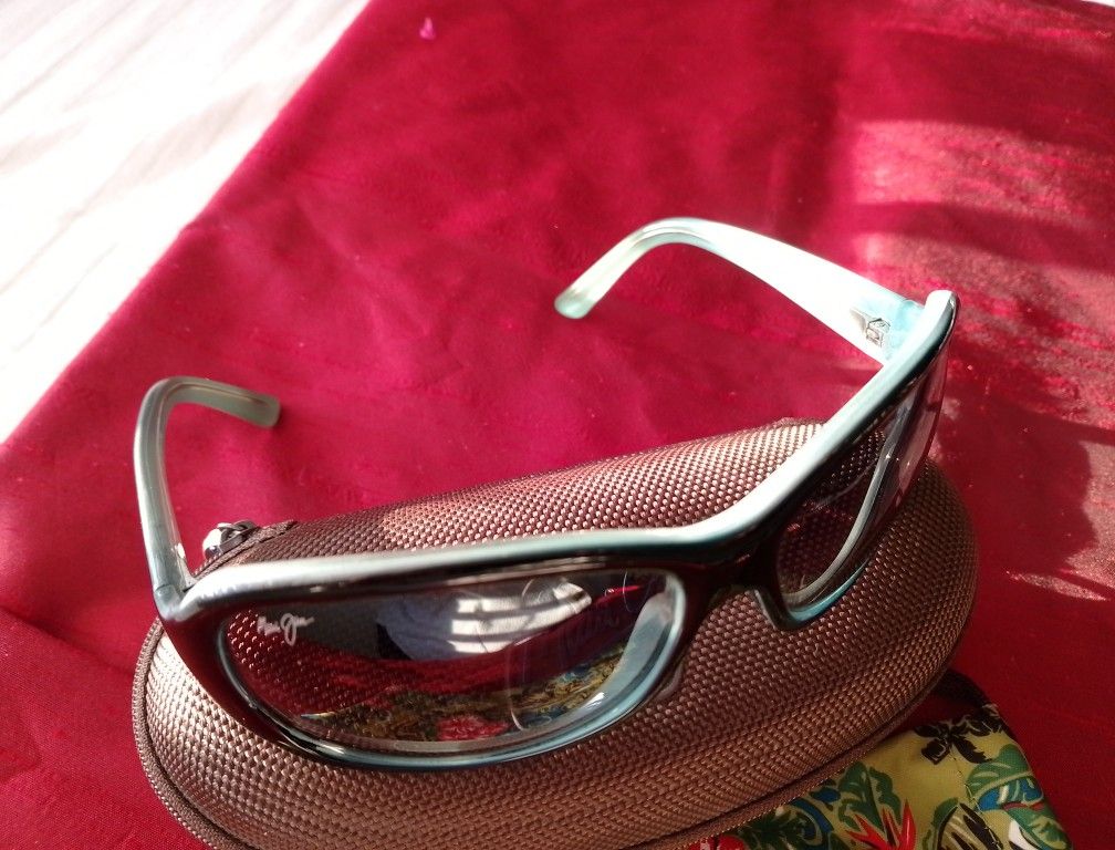 Tiffany Blue Inside Black Outside Frame Maui Jim's Sunglasses