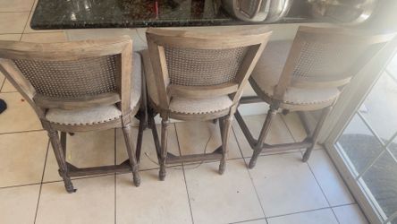 Bar stool