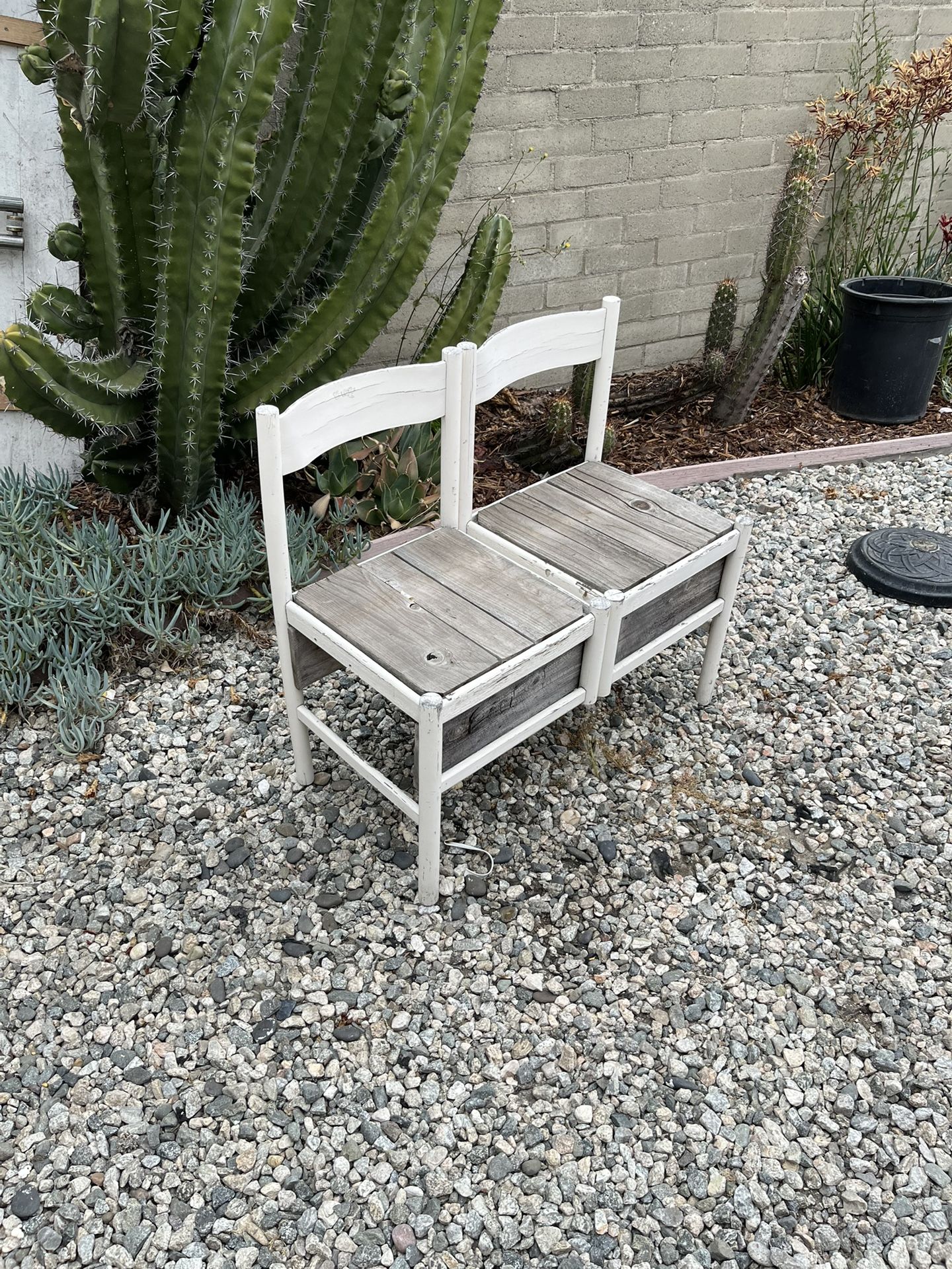 Title: Rustic Farmhouse Loveseat Bench – Reclaimed Wood, Compact 33” Long Description: This one-of-a-kind rustic farmhouse-style loveseat bench is ha
