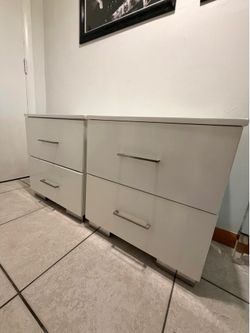 Set of 2 nightstands