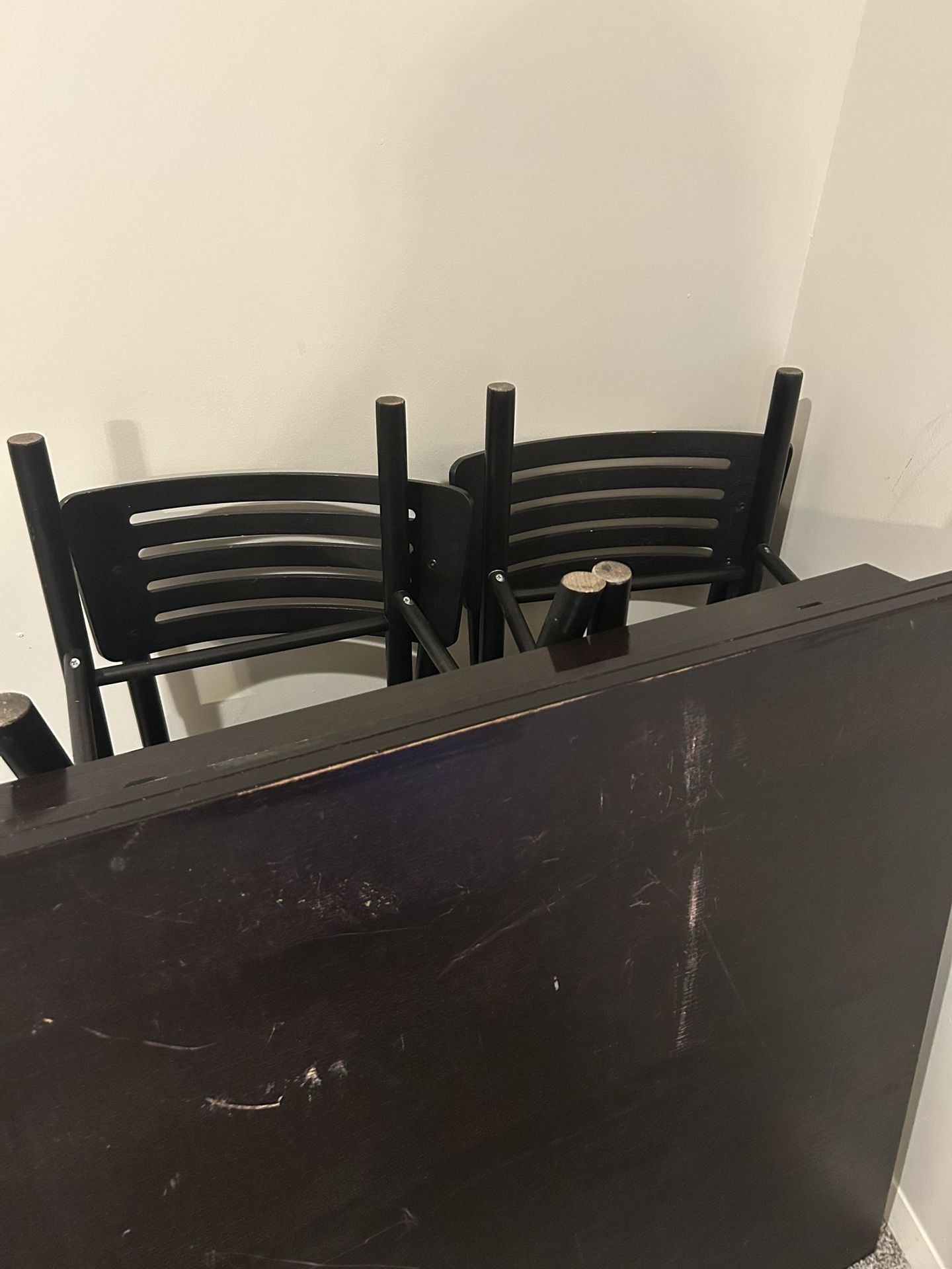 Extendable Dining Table with 4 Matching Chairs