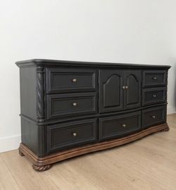 ✨ Elegant Traditional XL Dresser ✨