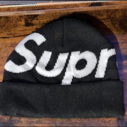 Supreme logo beanie