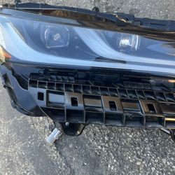 2021-24 TOYOTA VENZA  Right Headlight