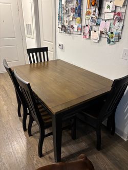 5 Piece Wooden Dining Room Set