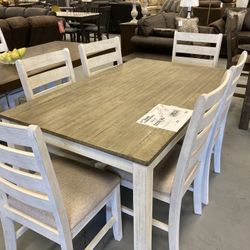 New Ashley furniture Table And 6 Chairs 