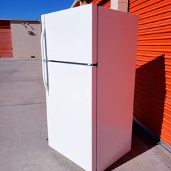 Top Freezer Refrigerator Kenmore 18 CuFt Super Clean Works Perfectly Free Delivery Fridge
