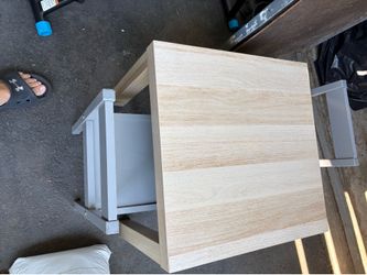 Kid table and chairs