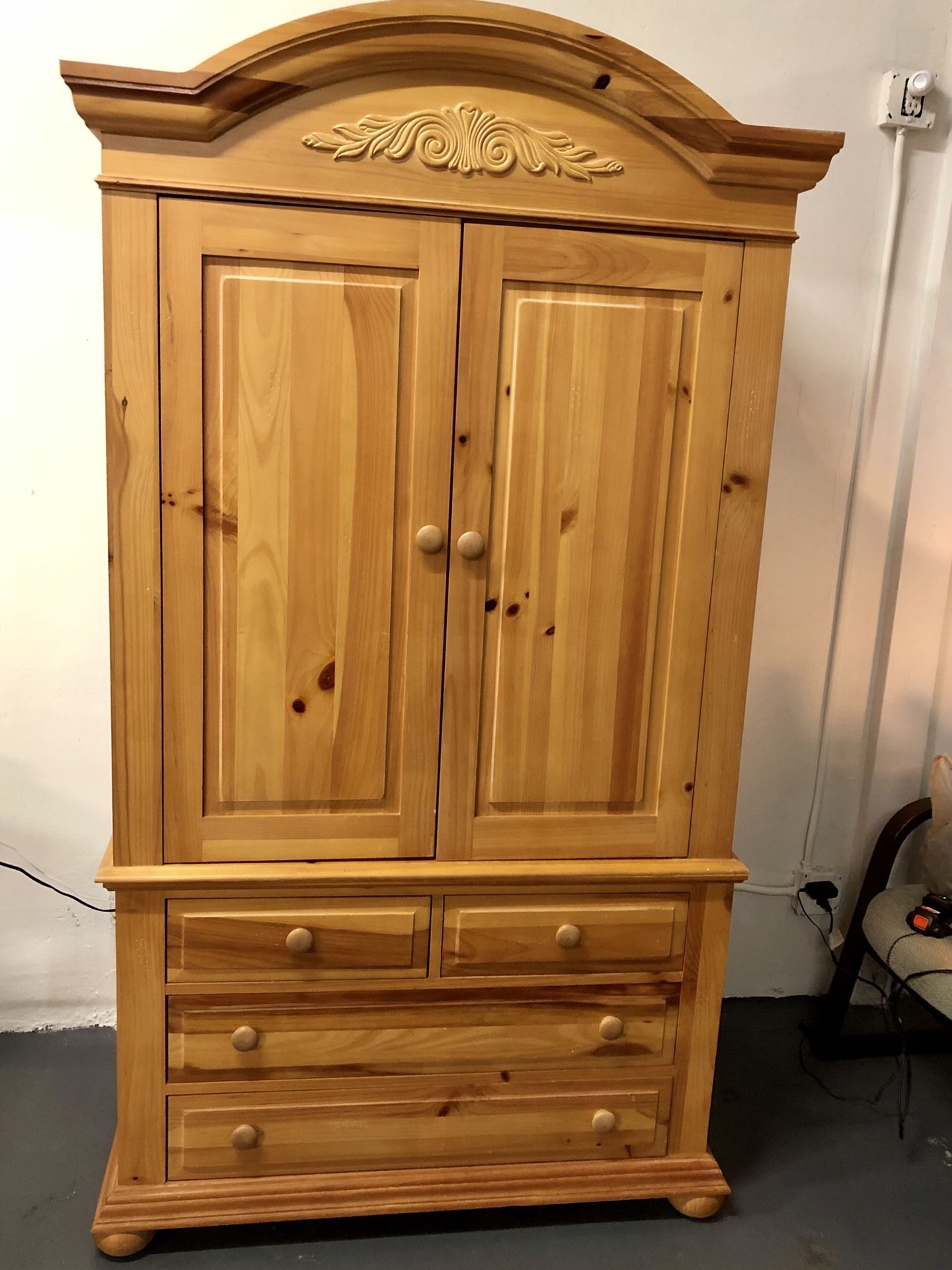 BROYHILL FONTANA ARMOIRE, TV OR WARDROBE CLOTHING CABINET SOLID PINE