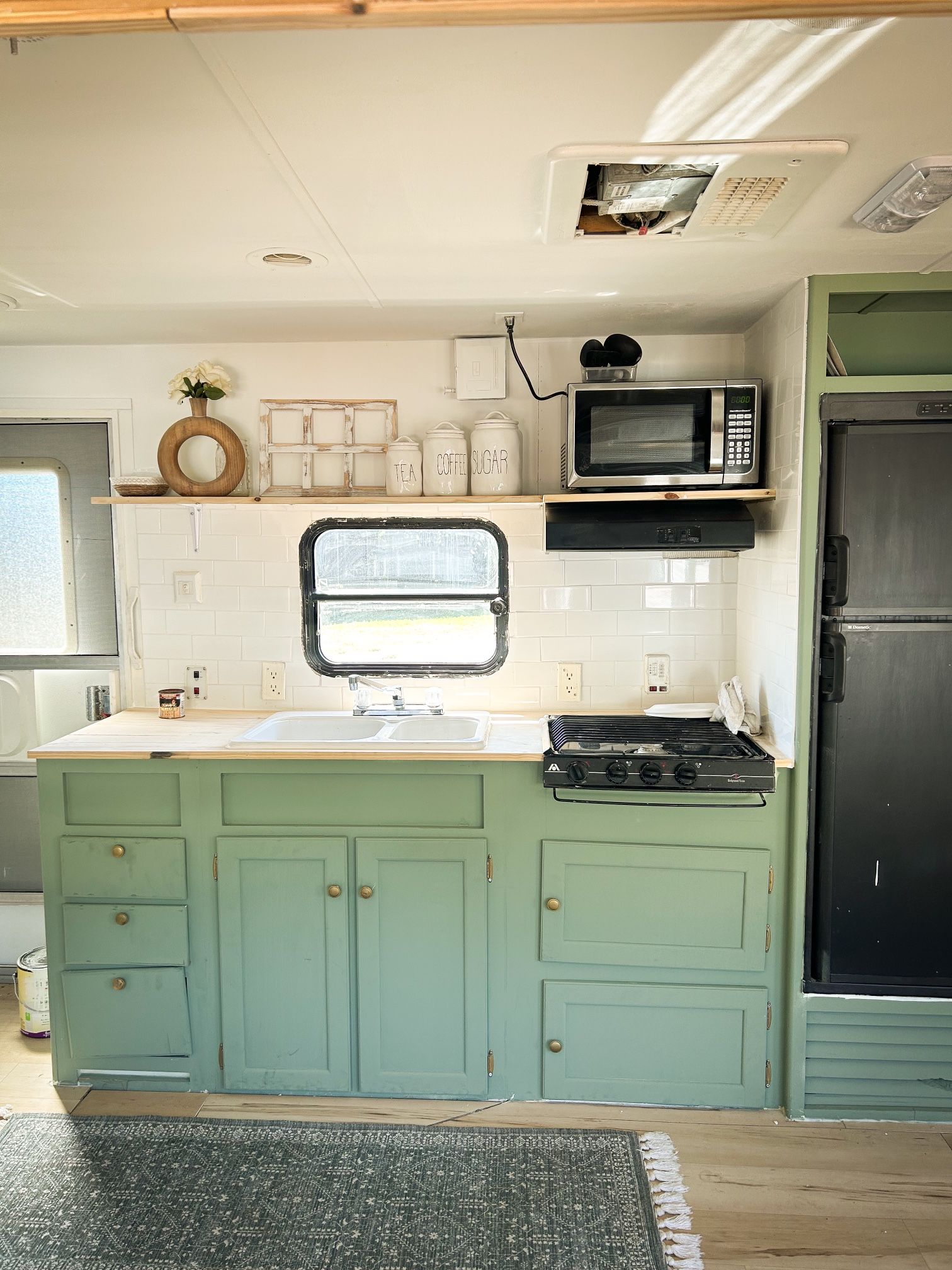2008 Sunset Creek by Sunnybrook – 28ft (32ft with Hitch) – Fully Renovated