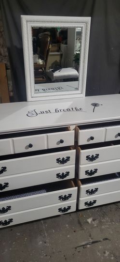 Beautiful Farmhouse 8 Draws With Mirror, Solid Wood  Excellent Condition. Solid Wood Drawd slide easily