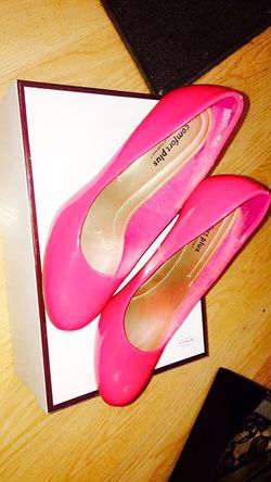 Pink heels never been worn