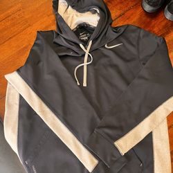 Size Large Nike Thermal Hoodie