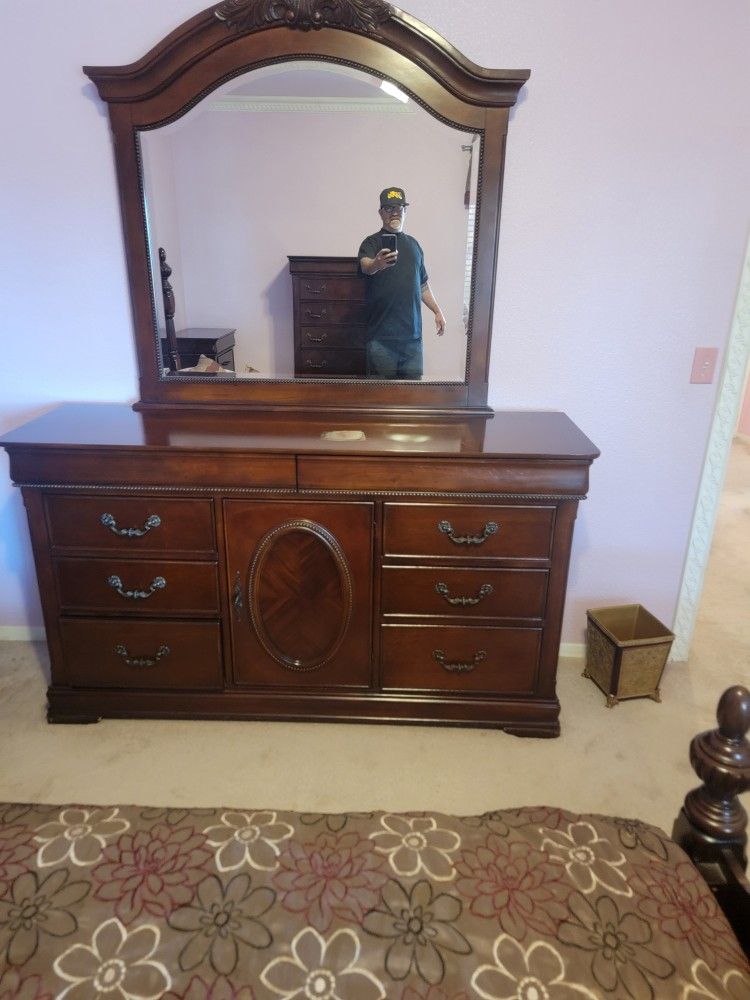 Dresser With Mirror And Two Nightstands