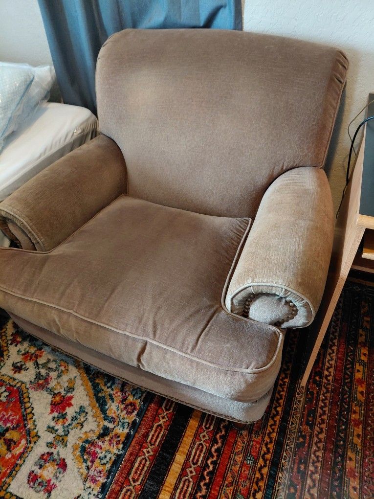 Classy Arm Chair, Great Shape