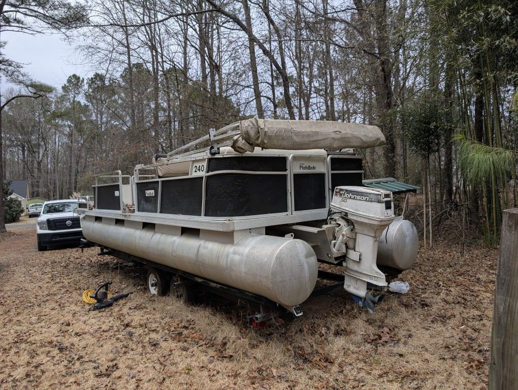 Harris Flote Boat 24' Pontoon Boat