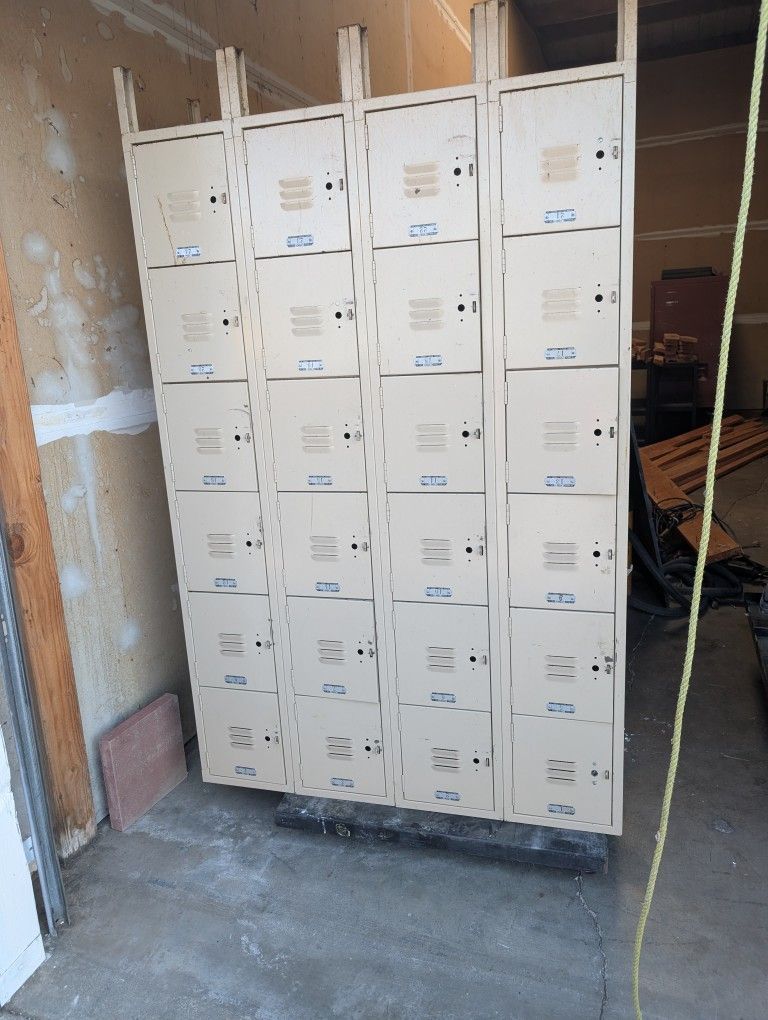 24+12 Lyon Industrial Lockers