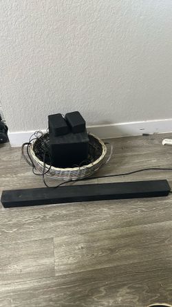 Vizio sound bar with surround sound