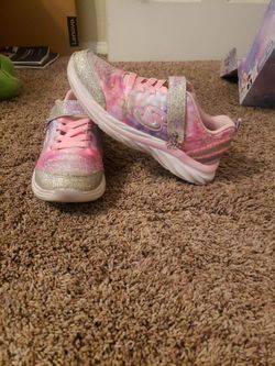 Girls Skechers Size 3 Good Condition