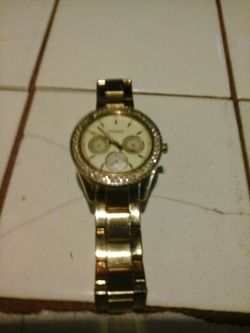 Fossil diamond ring around the watch head mother of pearl in the 3 holes beautiful watch