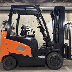 DOOSAN forklift 5000 lb ;3 stage, side shift 