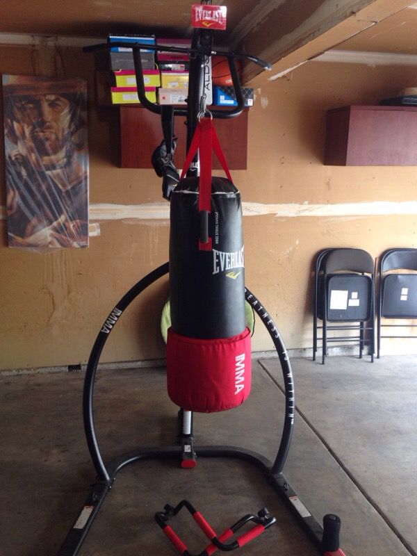 Everlast Omnistrike MMA Stand with Heavy Bag for Sale in San Jose, CA - OfferUp