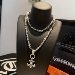 Classic retro cross necklace