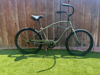 😎 🏝️ 🌴 🚲 🌊 Electra Cruiser 1 Model. Single Speed Men’s 26 inch Beach Cruiser. Light Green color with silver and white accents.