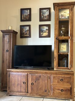 TV CONSOLE