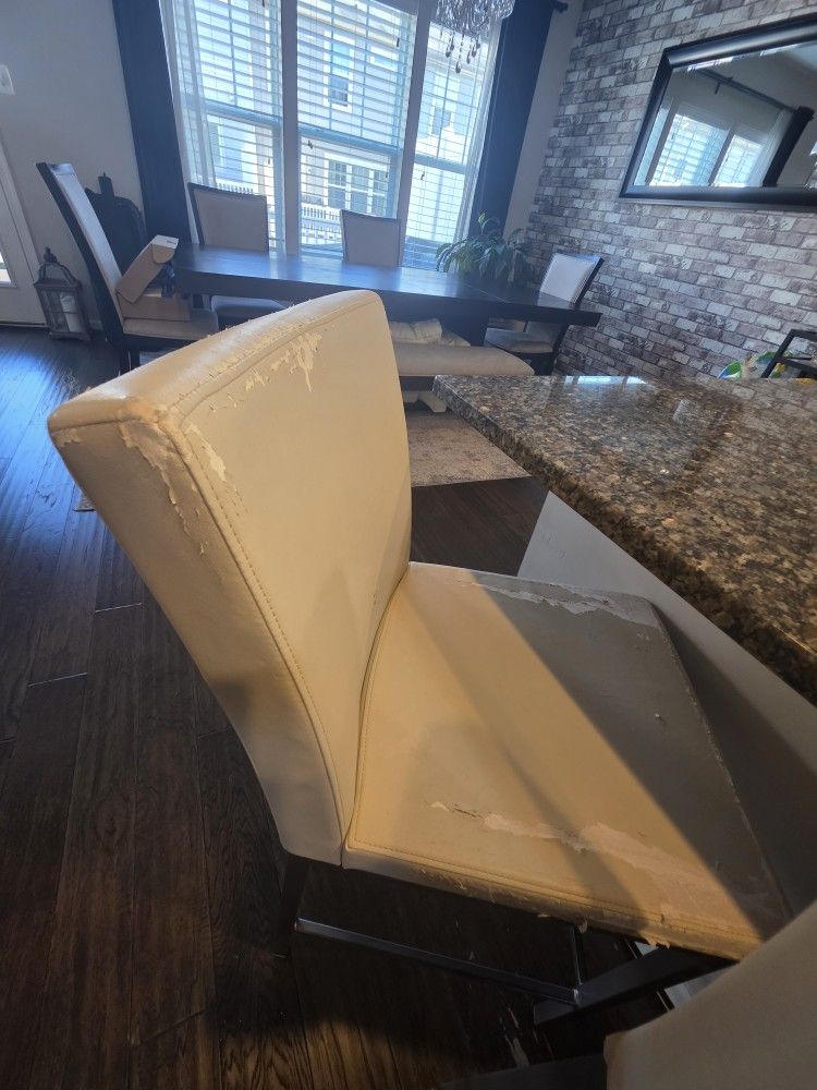 4 Bar Height Chairs/Stools 