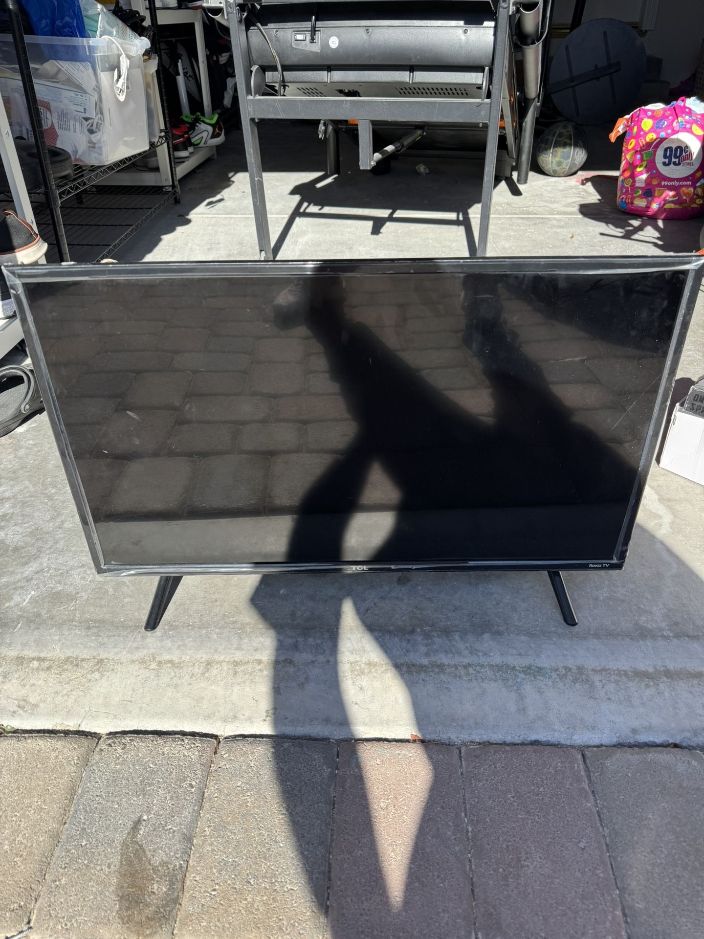 Like New TLC tv 32 Inch 