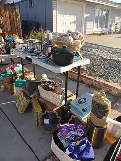 25 cents clothes most items only $1,00