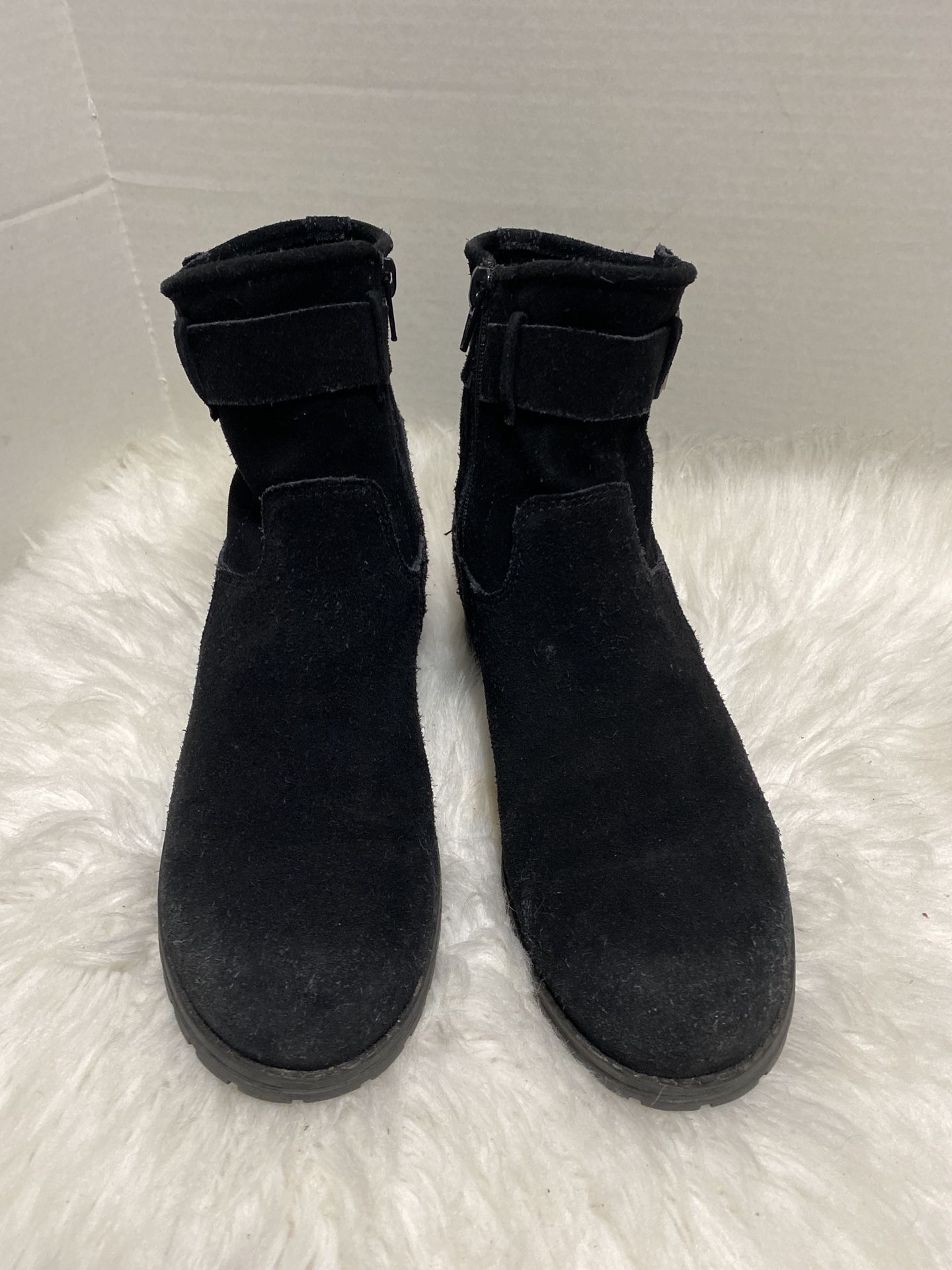 CLARKS Women's Black  Suede Ankle Boots Booties Buckles and Side Zipper US 8.5