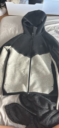 Black/gray Nike tech top
