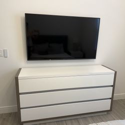 Modern Bedroom Set | Dresser + 2 Nightstands | Like New