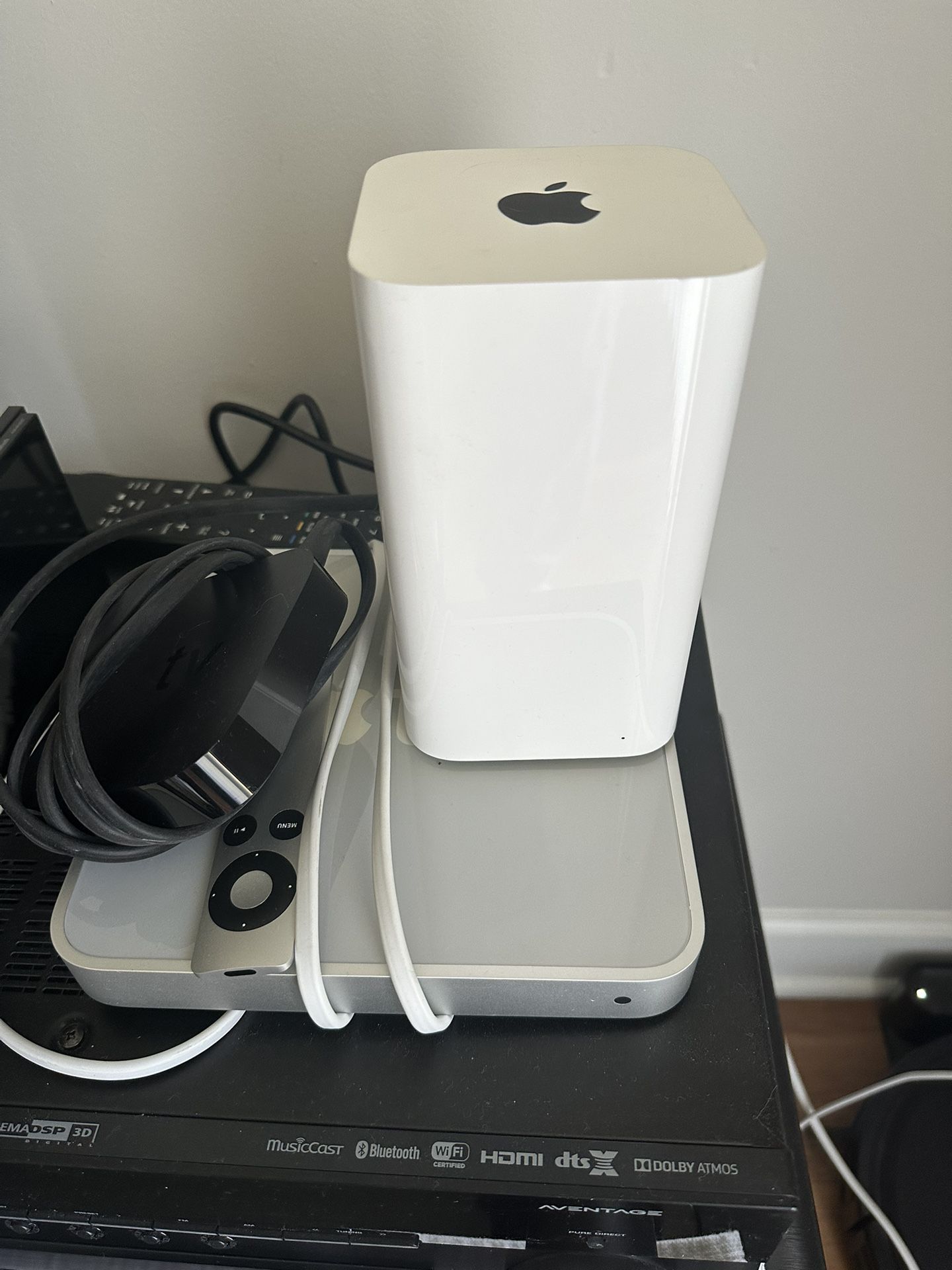 Apple Airport Extreme Router, Apple Tv 2nd Gen