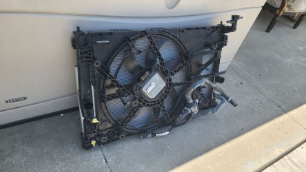 2025 TOYOTA CAMRY RADIATOR / AC CONDENSER/  FAN MOTOR  GENUINE USED OEM.  WW4