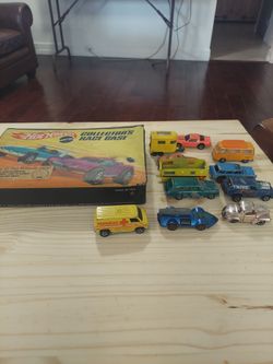 Vintage  HotWheels Collector Case With Cars 1969