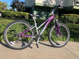 Trek Skye S Mountain Bike (13" Frame / 26" Wheels)