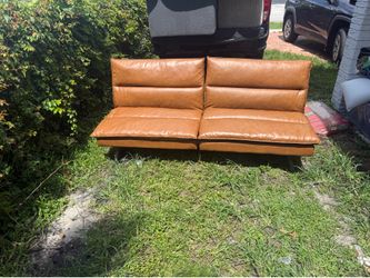 Futon de piel color camel