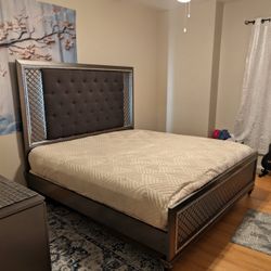 ✨ King Size Micah Bed by Rooms To Go + Matching Nightstand ✨
