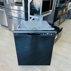 GE - Front Control Built-In Dishwasher with 59 dBA - Black Model:GDF510PGRBB